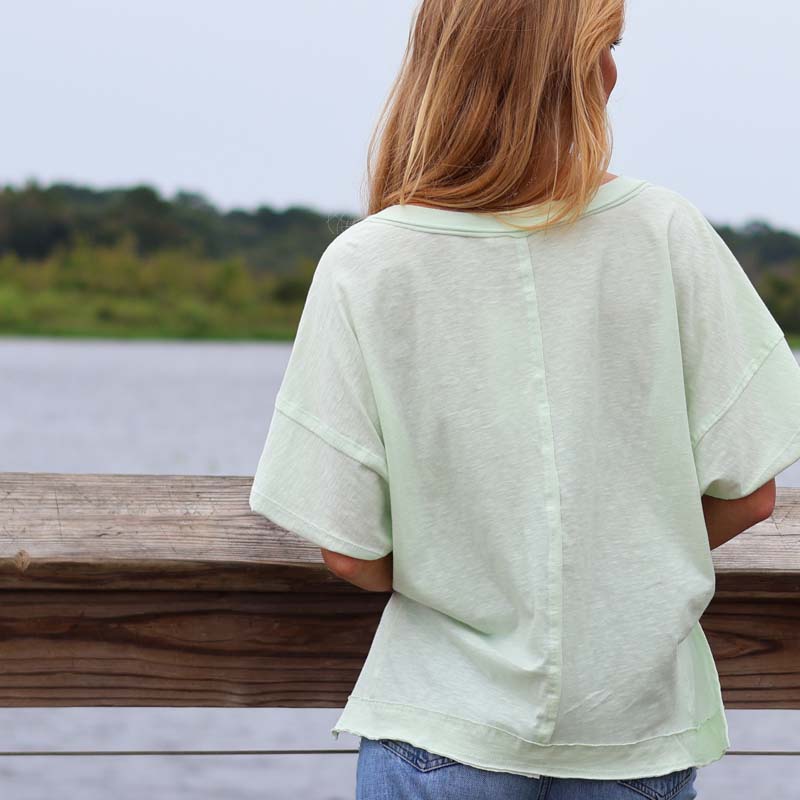 Short Sleeve Raw Edge V-Neck Top in Ambrosia Green