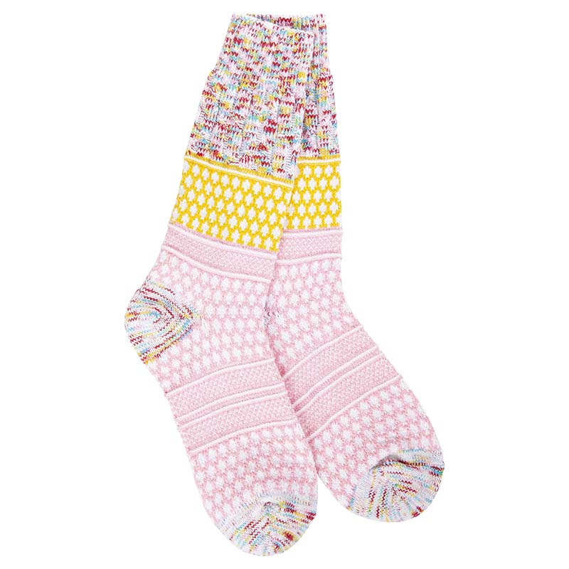 Wonderland Gallery Textured Crew Socks in Pink